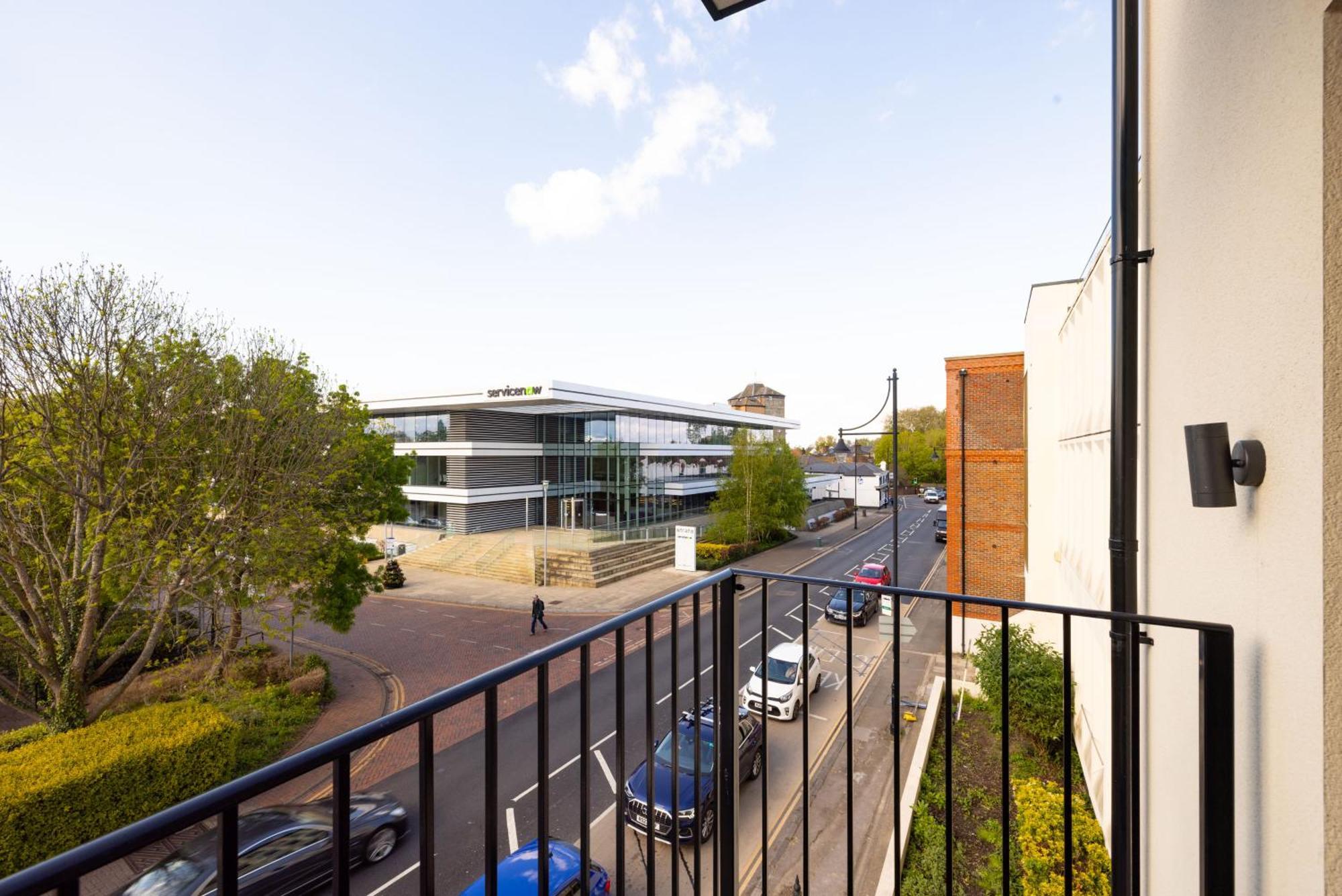 Charles Hope Staines Riverside Екстериор снимка